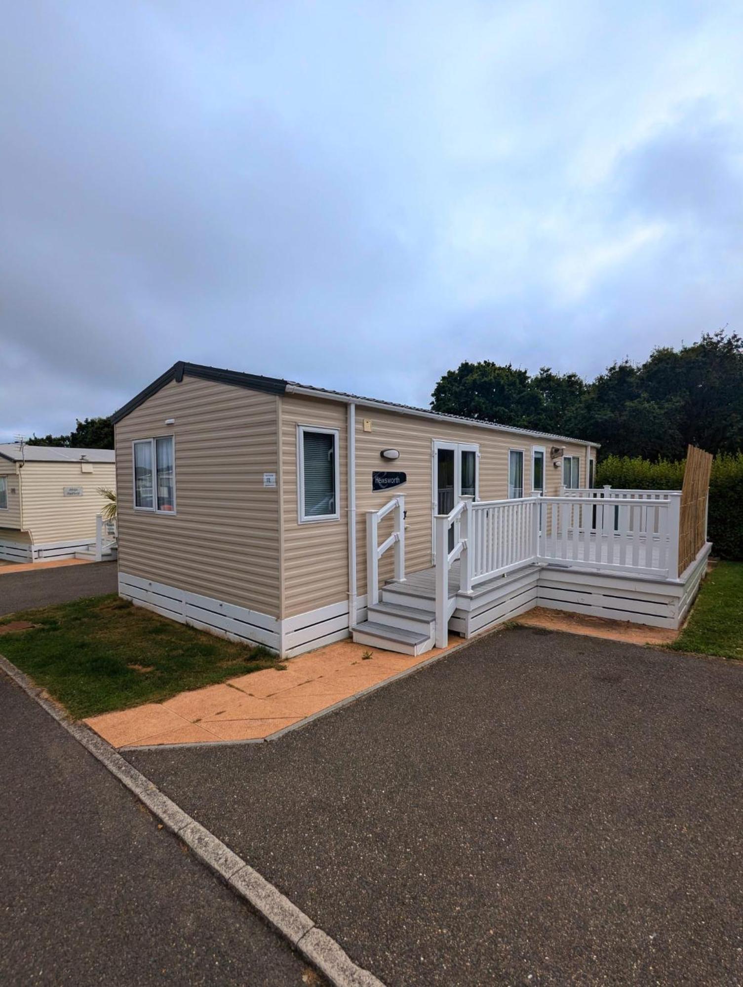 Spacious Comfortable Holiday Home With Unique Layout On 5 Star Shorefield Holiday Park Milford on Sea Exterior foto
